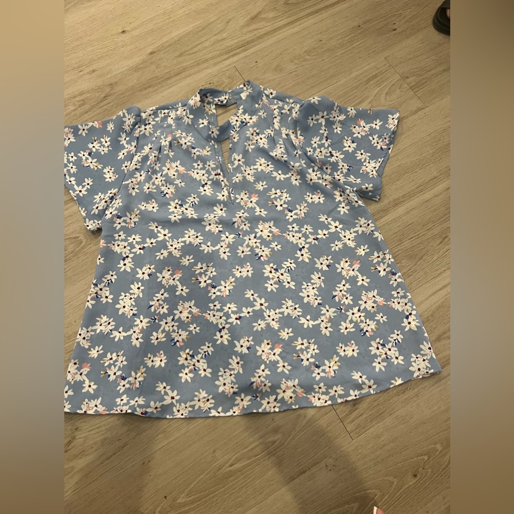 Sienna sky floral blouse front and back v detail
